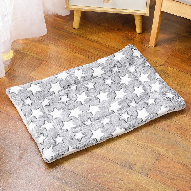 Cozy Plush Pet Bed - Self-Warming Cushion for Cats & Small Dogs