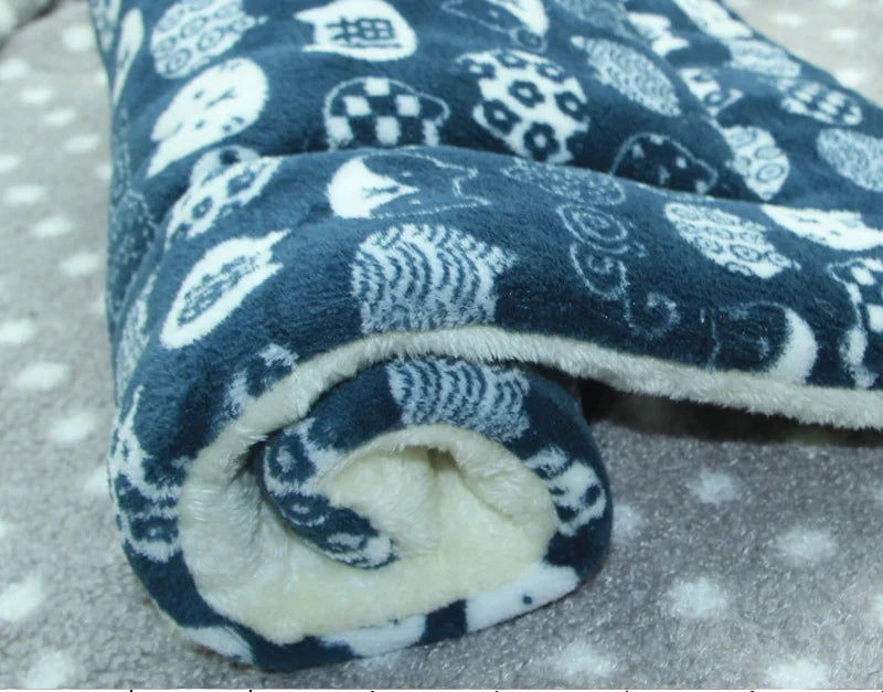 Reversible Flannel Pet Blanket - Soft Warm Mat for Cats & Dogs