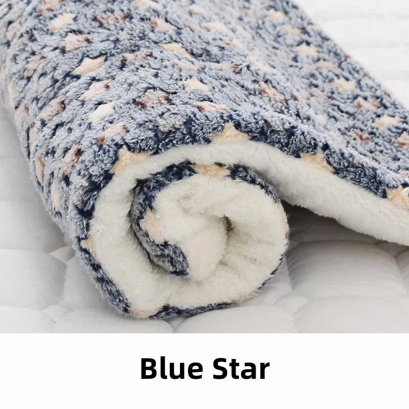 Reversible Flannel Pet Blanket - Soft Warm Mat for Cats & Dogs