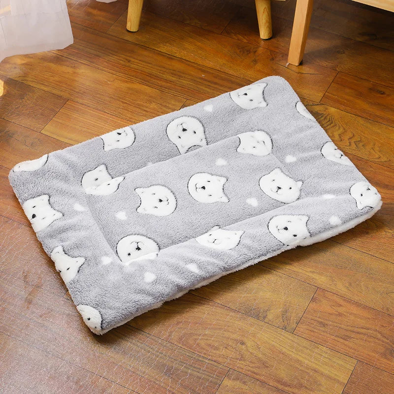 Cozy Plush Pet Bed - Self-Warming Cushion for Cats & Small Dogs