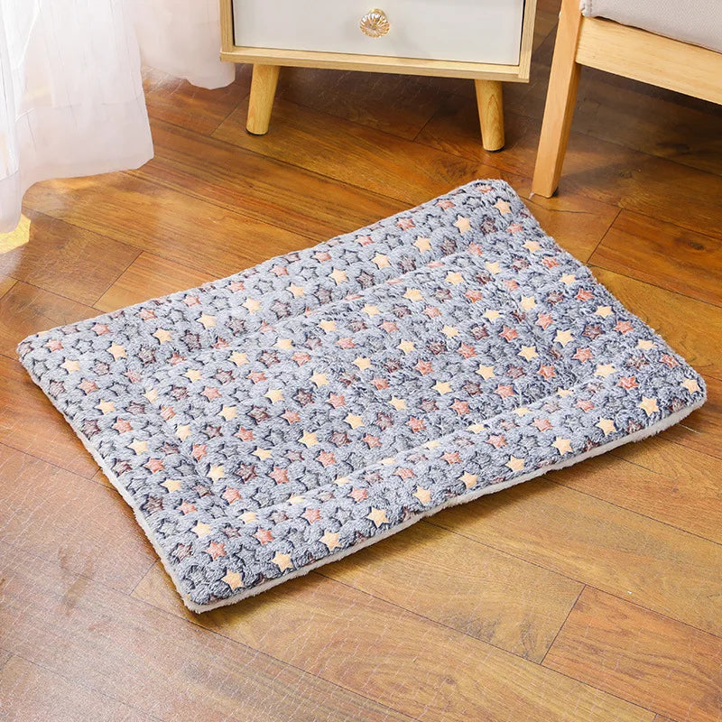Cozy Plush Pet Bed - Self-Warming Cushion for Cats & Small Dogs